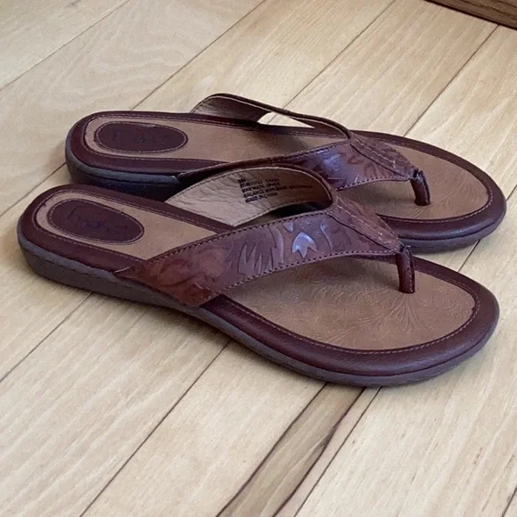 b.o.c. Brown flip flops. Women’s Size 9 - Picture 3 of 15